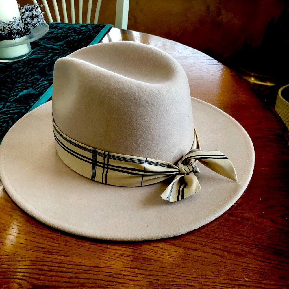 Gigi pip hat in nude